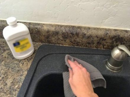 راه هایی برای تمیز کردن سینک آشپزخانه