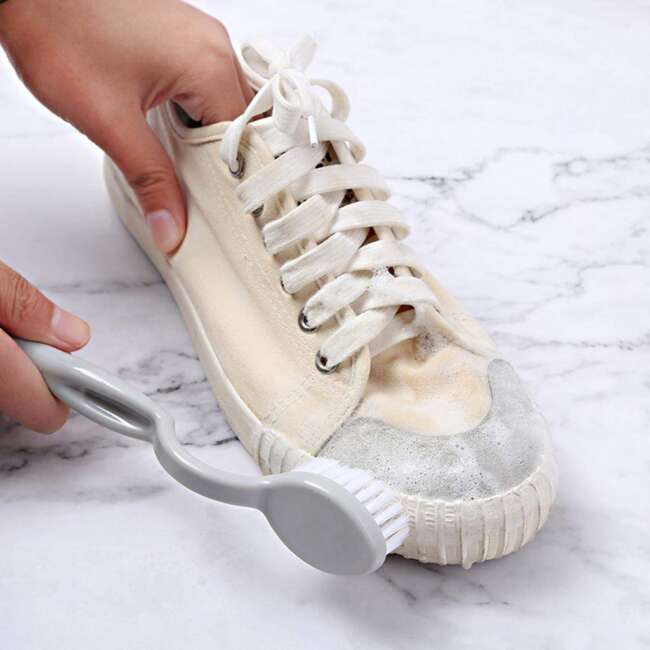 راهکارهایی برای تمیز کردن کفش با جنس های مختلف