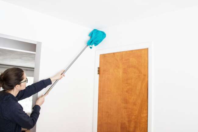 ترفندهایی برای تمیز کردن سقف و دیوار خانه