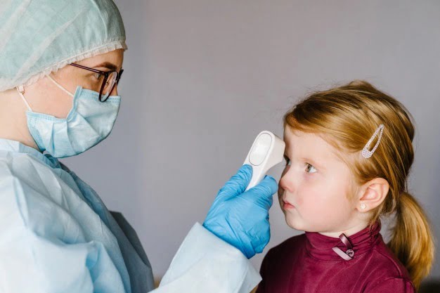 coronavirus nurse doctor checks girls body temperature using infrared forehead thermometer gun virus symptom epidemic outbreak concept high temperature 180731 78