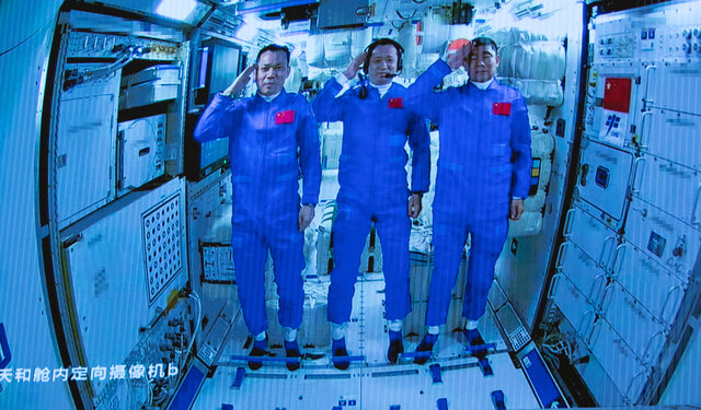 فضانوردان چینی در تدارک دومین پیاده‌ روی فضایی