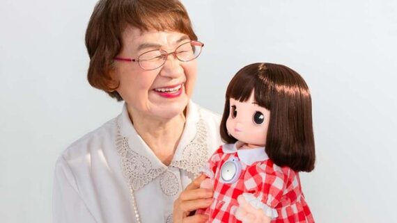 پایان تنهایی مادربزرگ‌ ها و پدربزرگ‌ های ژاپنی با آمدن نوه رباتیک