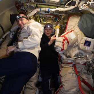آماده شدن فضانوردان روس برای پیاده روی فضایی