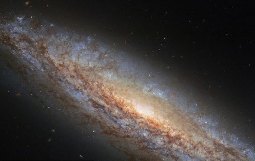 تصویری خارق‌ العاده از یک کهکشان ستاره‌ فشان