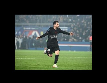 واکنش مسی بعد از زدن نخستین گل با PSG در لیگ فرانسه