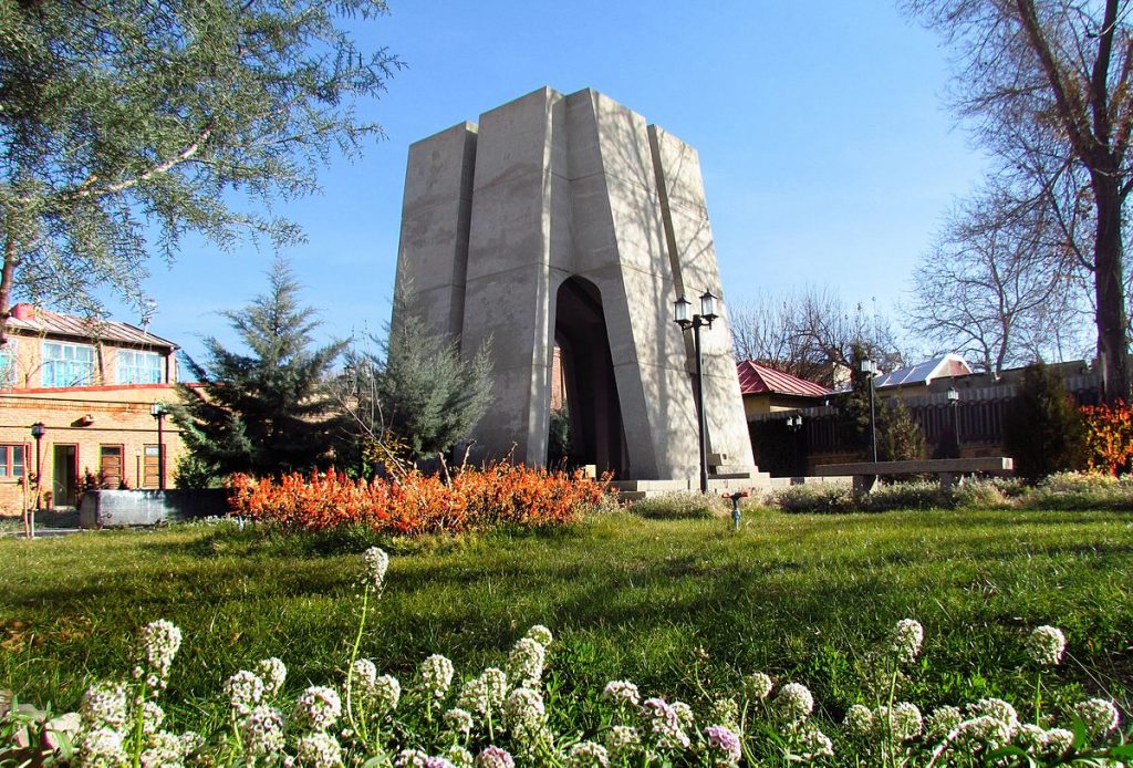 رزق و روزی از نگاه اوحدی مراغه ای و شیخ محمود شبستری